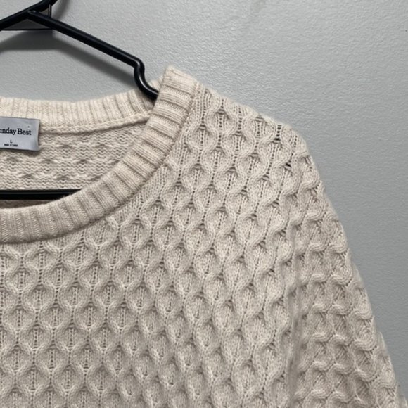 ❗️SOLD❗️Aritzia Sunday Best Peggy Sweater Size L - Picture 6 of 10
